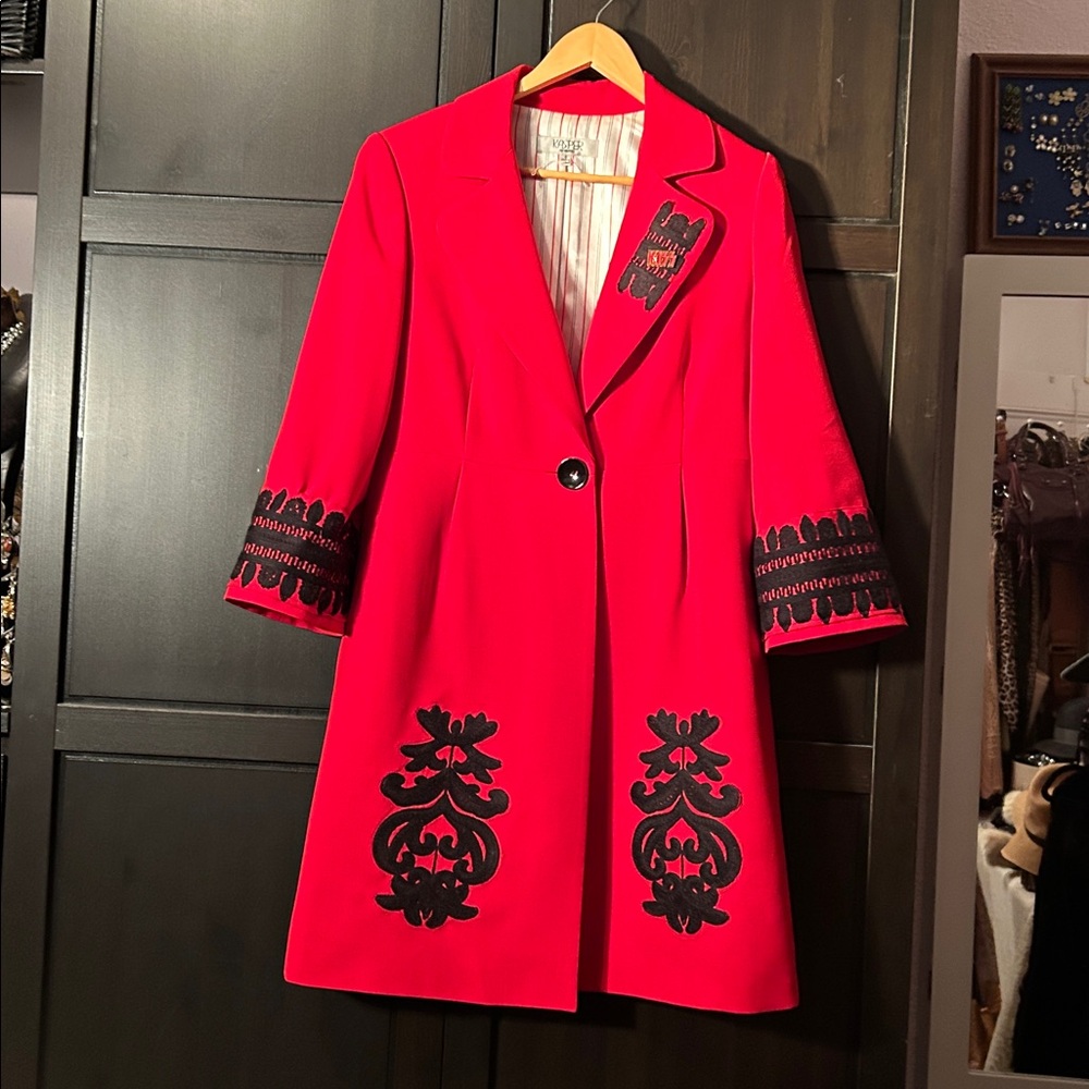Handcrafted Kiss Coat - Picture 2 of 14